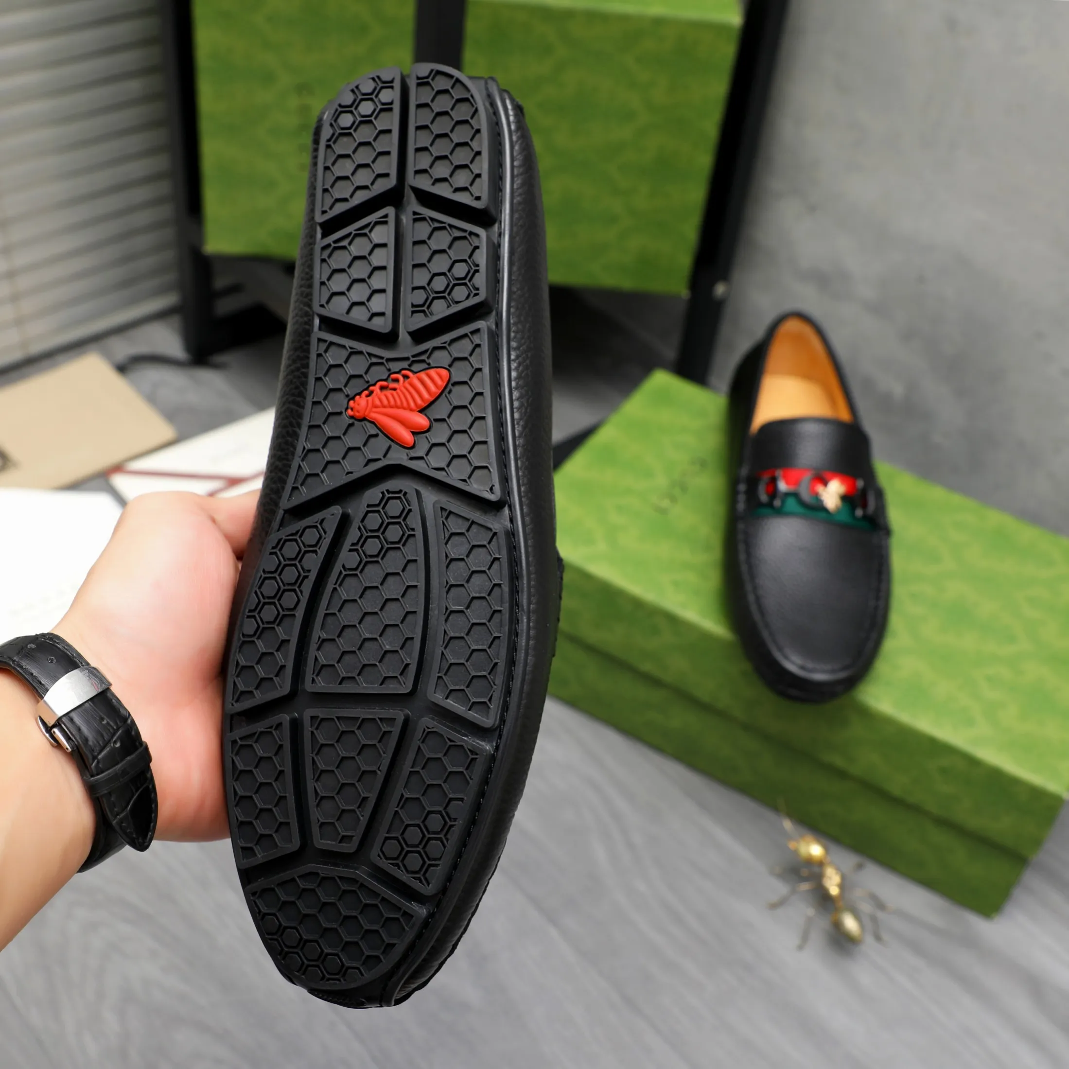Men's shoes 💰360 Product trademark: GUCCI "Gucci" casual slip-on men's shoes Regular size: 38-45 Product materials: Selected pebbled cowhide upper, pigskin lining, rubber outsole